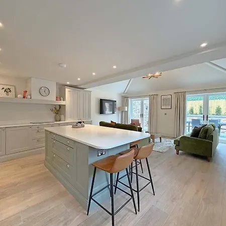 The Stables - Stylish Sleeps 6 And Parking * York