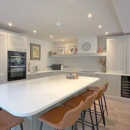 The Stables - Stylish Sleeps 6 And Parking York
