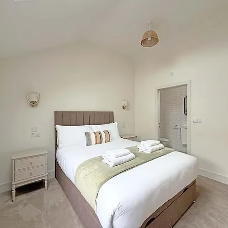 The Stables - Stylish Sleeps 6 And Parking York
